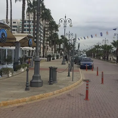 Nautilus Tourist Lägenhetshotell Larnaca