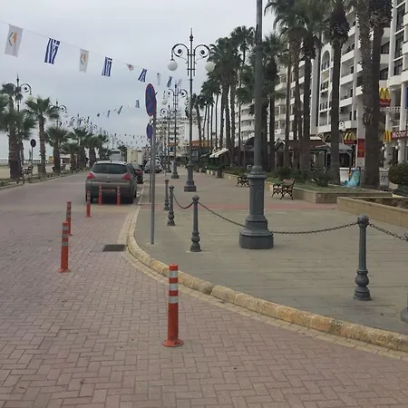 Nautilus Tourist Aparthotel 3*