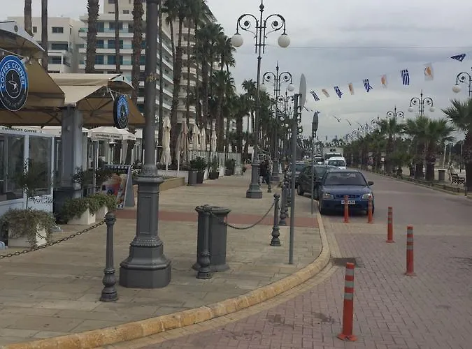 Nautilus Tourist Lägenhetshotell Larnaca