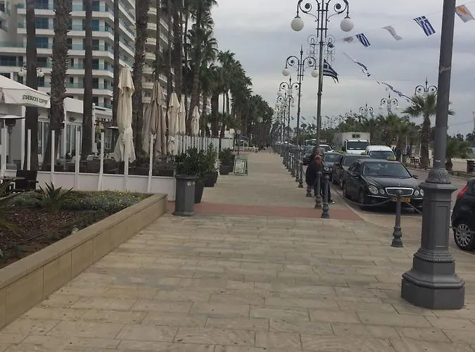 Nautilus Tourist Lägenhetshotell Larnaca