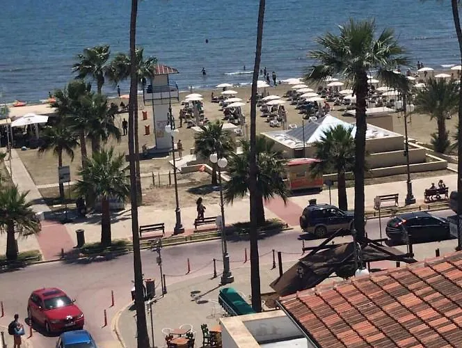 Lägenhetshotell Nautilus Tourist Larnaca