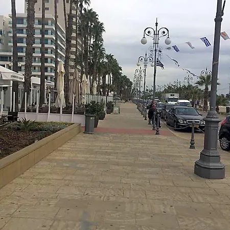 Nautilus Tourist