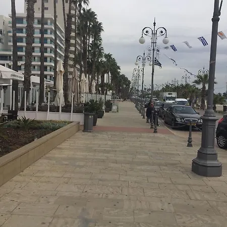 Nautilus Tourist Hotel apartamentowy Larnaca